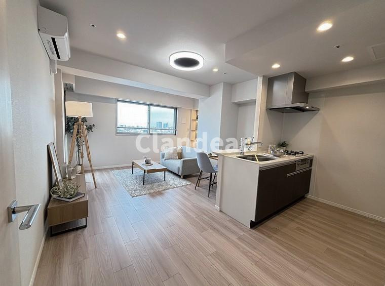 フェルクルールプレスト三ノ輪駅前の居間・リビング|ドキドキの新生活も、安心してスタート。ぴったりの住まいを見つけませんか？クランディアが一緒に住まい選びをサポートします‼　まずは、お気軽にお問合せください　＃クランディア