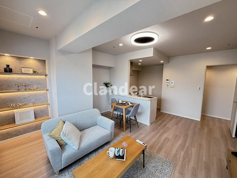 フェルクルールプレスト三ノ輪駅前の居間・リビング|ドキドキの新生活も、安心してスタート。ぴったりの住まいを見つけませんか？クランディアが一緒に住まい選びをサポートします‼　まずは、お気軽にお問合せください　＃クランディア