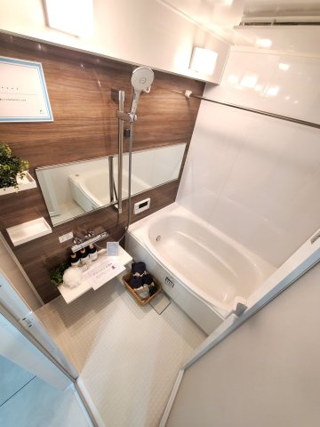 三郷　スカイマンションの浴室|お家時間が増えたから、お風呂もゆっくり入れるという方…ぜひ広い湯船につかってくつろぎのバスタイムをお過ごしください♪