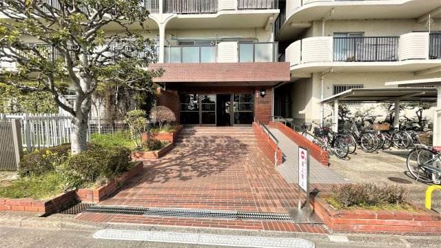 三郷　スカイマンションのエントランス|落ち着いたエントランスです