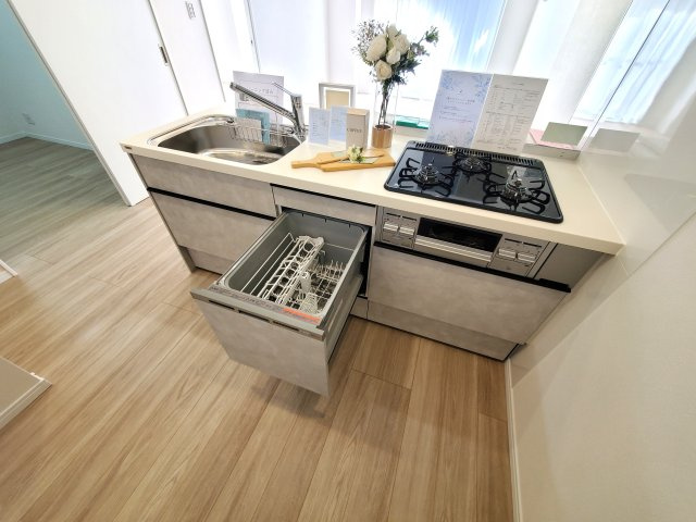 三郷　スカイマンションのキッチン|お手入れのしやすいシステムキッチンです