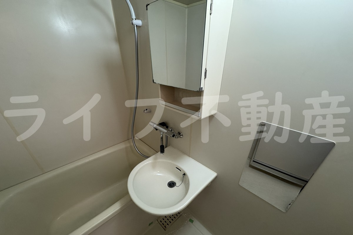 キャッスル西長田の洗面所|コンパクトで使いやすい洗面所