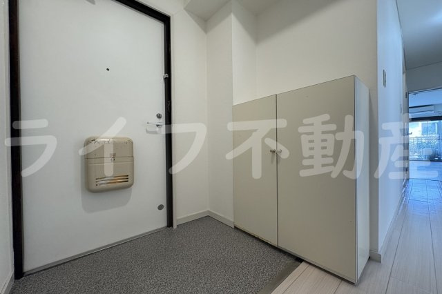 キャッスル西長田の玄関|収納もある玄関です