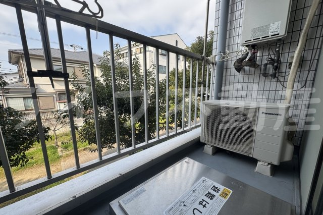 キャッスル西長田のバルコニー|暖かな日差しのふりそそぐバルコニー