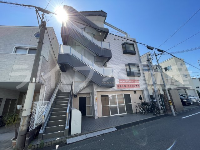 キャッスル西長田のエントランス|落ち着いたエントランスです