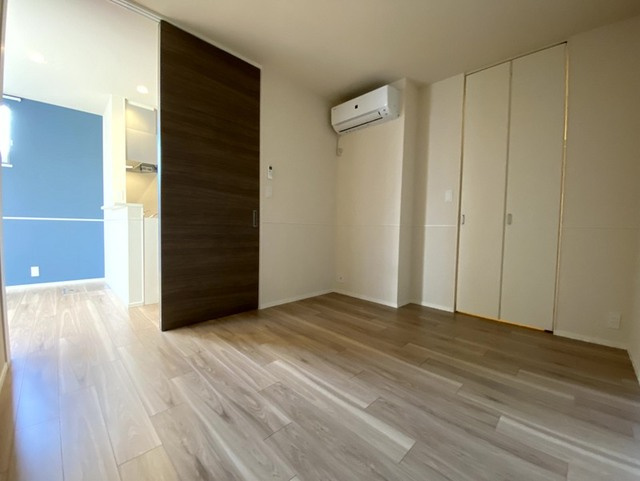 エマーサの寝室