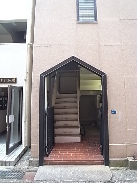 岡マンションの外観