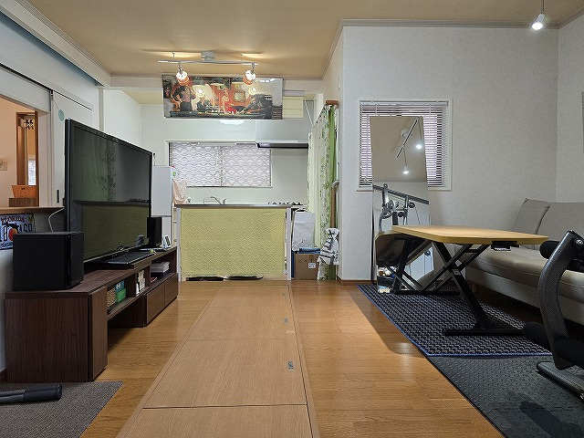 旭天神町　中古戸建の居間・リビング|母屋：1F14.1LDK