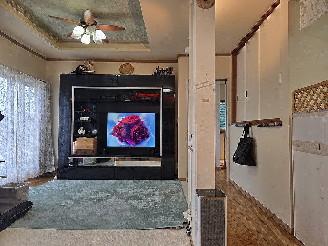 旭天神町　中古戸建の居間・リビング|母屋：1F14.1LDK