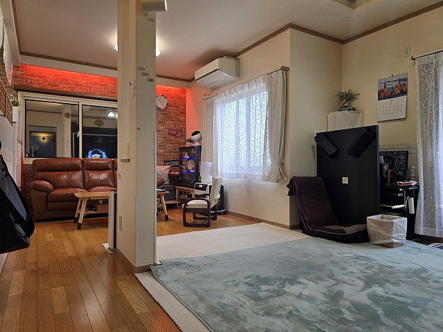 旭天神町　中古戸建の居間・リビング|母屋：2F16.6LDK