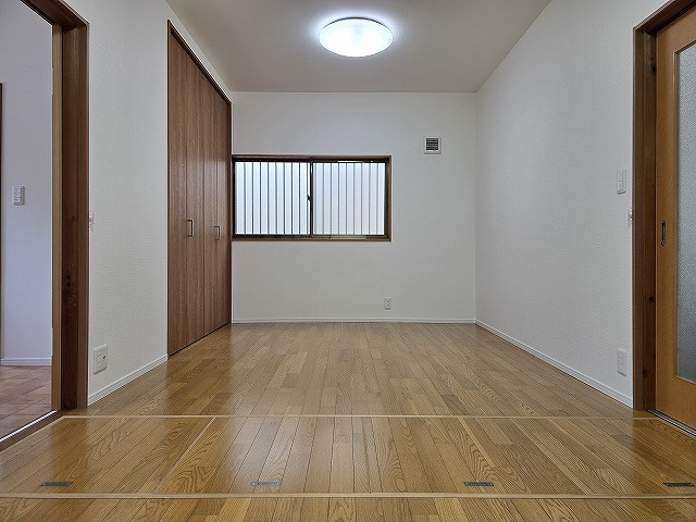 旭天神町　中古戸建の洋室|離れ：9洋