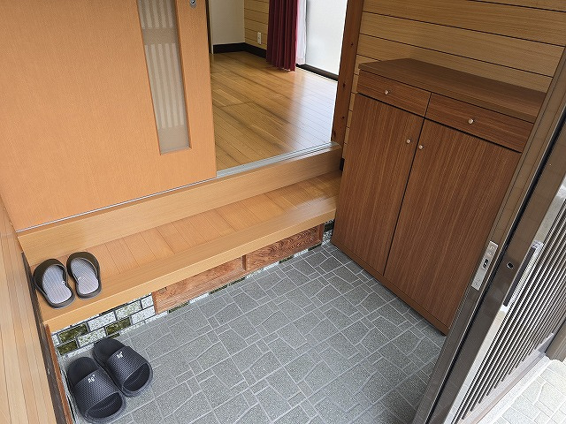 旭天神町　中古戸建の玄関