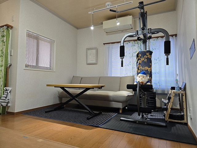 旭天神町　中古戸建の居間・リビング|母屋：1F14.1LDK