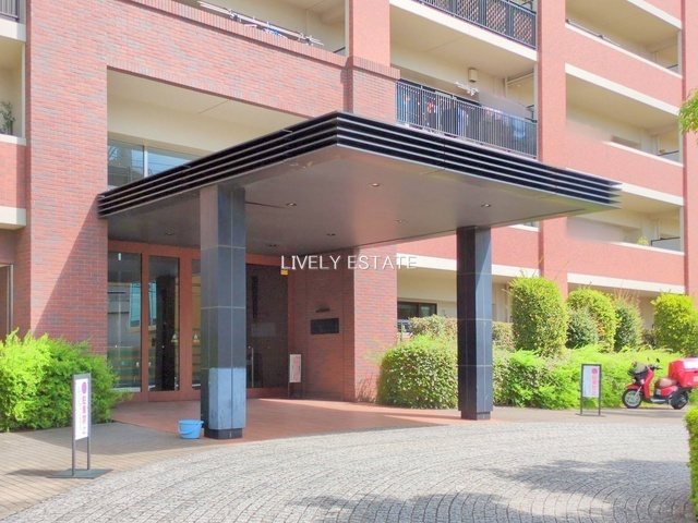 ガーデン・シンフォニー新越谷のエントランス