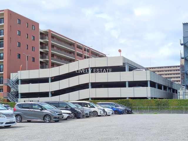 ガーデン・シンフォニー新越谷の駐車場