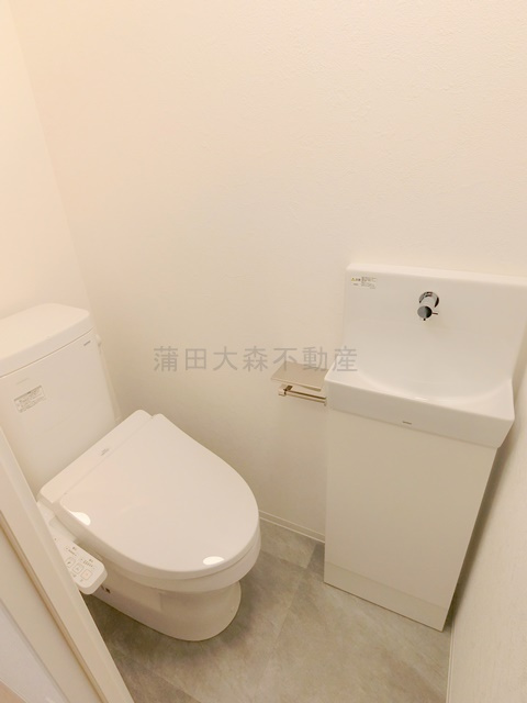 KANOA池上のトイレ|手洗いと温水洗浄便座付きのトイレ　