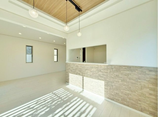 杉並区桃井1丁目の居間・リビング|開放感溢れるリビングが魅力的♪♪
全室フローリング・クロス張替をし新たに美しく生まれ変わりました