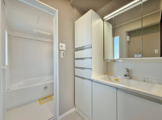 杉並区桃井1丁目の洗面所|収納もたっぷりあり便利な洗面化粧台
新規交換いたしました