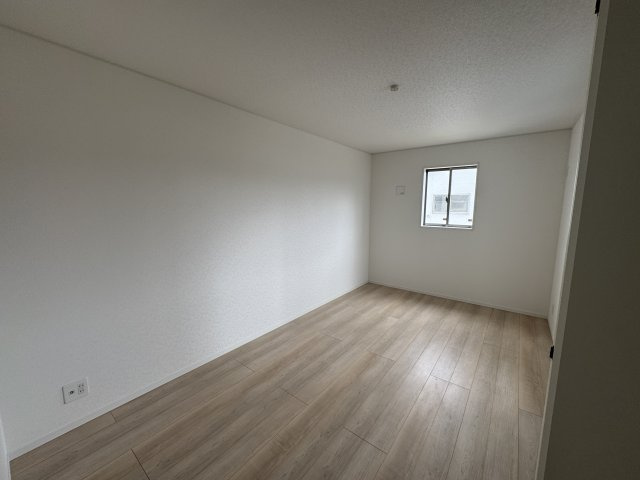 南城市佐敷冨祖崎　第7（全4棟）ラスト4号棟の洋室|4号棟　洋室8.2帖＋WIC1.5帖＋CL付き♪