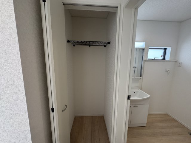 南城市佐敷冨祖崎　第7（全4棟）ラスト4号棟の収納|4号棟　玄関ホール収納付き♪