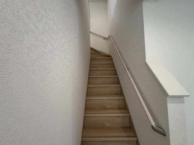 南城市佐敷冨祖崎　第7（全4棟）ラスト4号棟の内装|4号棟　手すり付き階段♪