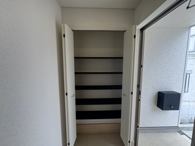 南城市佐敷冨祖崎　第7（全4棟）ラスト4号棟の玄関|4号棟　十分な収納付き玄関♪