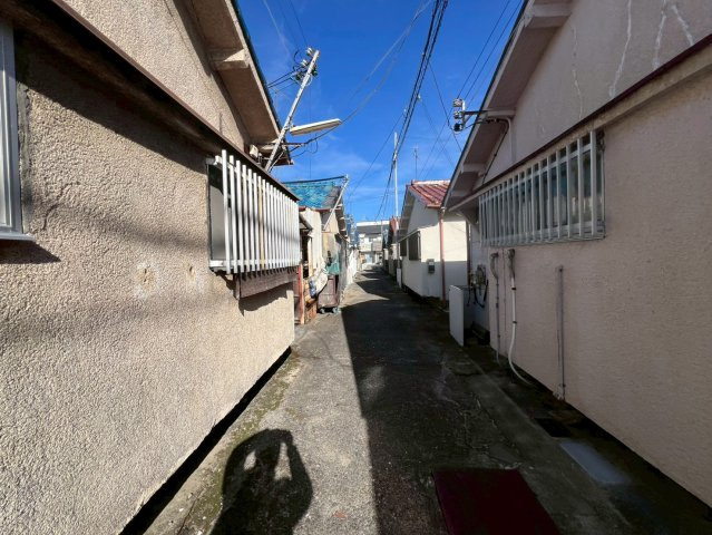 阪南市自然田・中古戸建・54758の前面道路含む現地写真