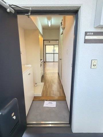 水野ビルの玄関