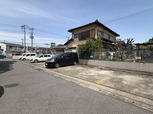 水野ビルの駐車場