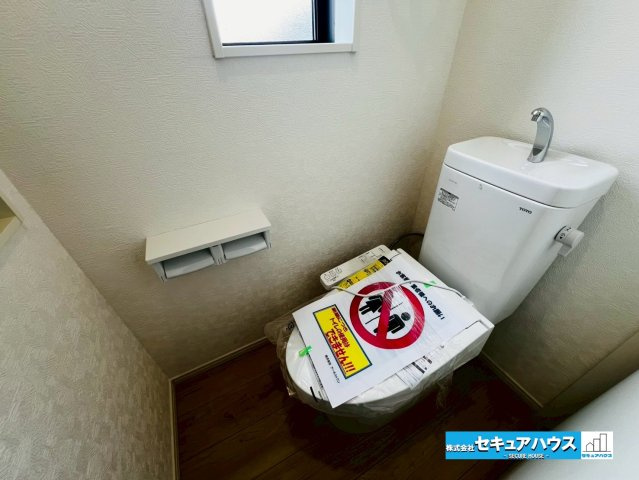 【今からご案内可能】みよし市福田町屋敷浦　全7棟のトイレ|【高機能トイレ】
◆高機能トイレの多くは便器のフタの開閉が自動であり、使用後に手動で水を流す面倒もなく非常に便利です。スタイリッシュな見た目で、お掃除しやすく、節水効果が高いです。　　　　　　　　　　
