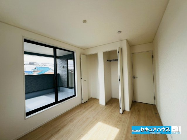 【今からご案内可能】みよし市福田町屋敷浦　全7棟の洋室|【洋室5.7帖】
◆広々とした居住空間は日々の暮らしを彩り、心のやすらぎと満足感を与えてくれます。通風と採光を考慮した設計は子供たちはのびのび育ち、家族でくつろぎと団らんを生み出します。　　　　　　　