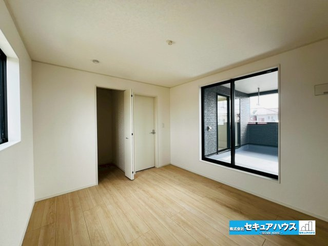 【今からご案内可能】みよし市福田町屋敷浦　全7棟の洋室|【洋室7帖】
◆家族一人ひとりの大切なプライベート空間。趣味に合わせて使って頂けるようシンプルに仕上げてあります。暮らし心地を大きく左右する収納を、適材適所に配置し使い勝手を考慮しました。　　　　　　