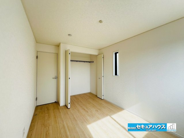 【今からご案内可能】みよし市福田町屋敷浦　全7棟の洋室|【洋室6.2帖】
◆お子様のお部屋や主寝室、来客時の宿泊室、趣味のお部屋としてもご利用いただけます♪
◆全居室収納付きのため、各居室ごとにお洋服や荷物を収納できます。　　　　　　　　　　　　　　　　　