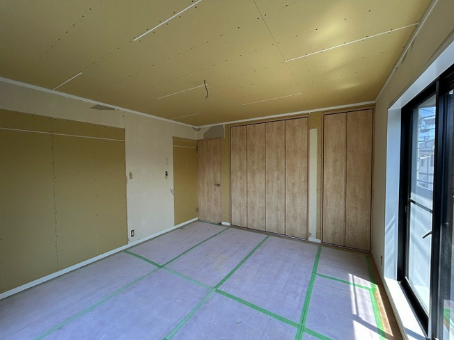 【洋室】 | アトムセレクト　鎌ケ谷市東鎌ヶ谷2丁目中古戸建 | 2階洋室約8帖　4月19日時点の写真になります