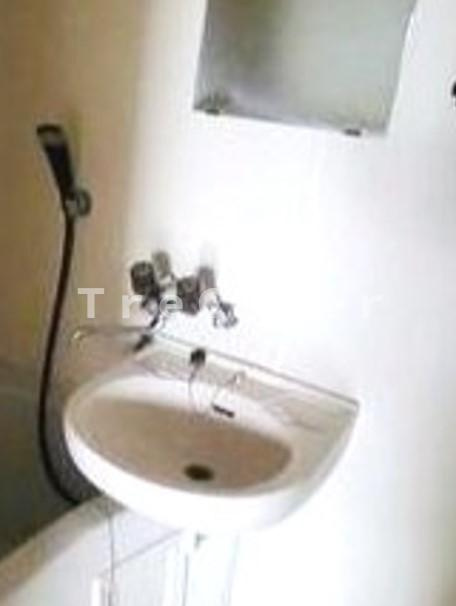 東信ビルの洗面所