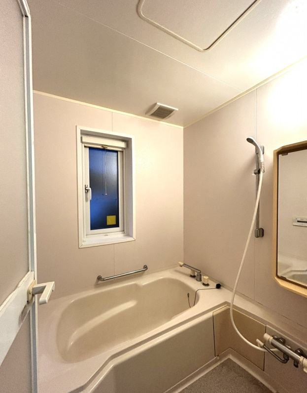 八戸市根城7丁目　令和8年3月16日まで現況販売の浴室