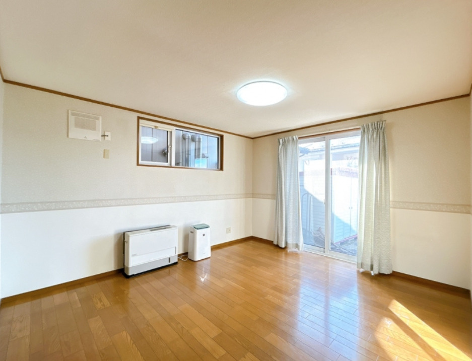 八戸市根城7丁目　令和8年3月16日まで現況販売の居間・リビング