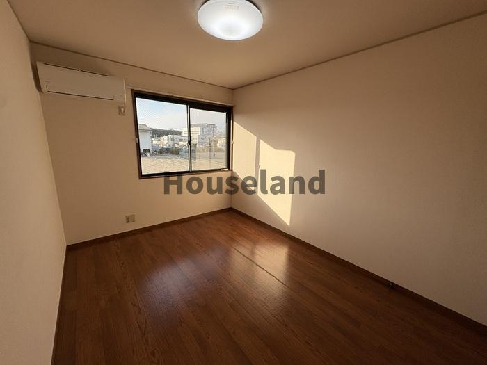 ファースト西浜の洋室