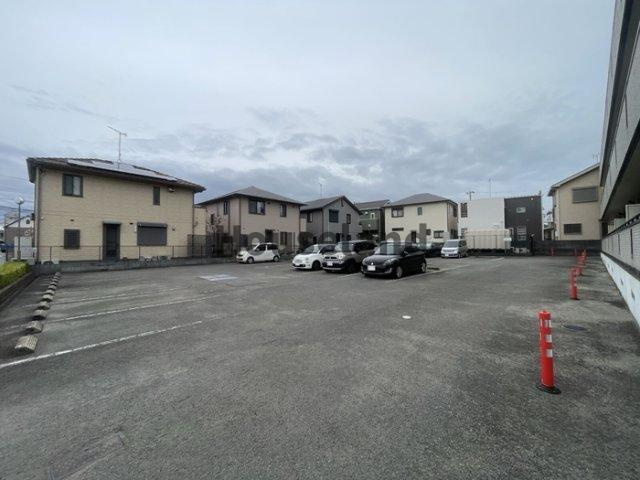 ファースト西浜の駐車場