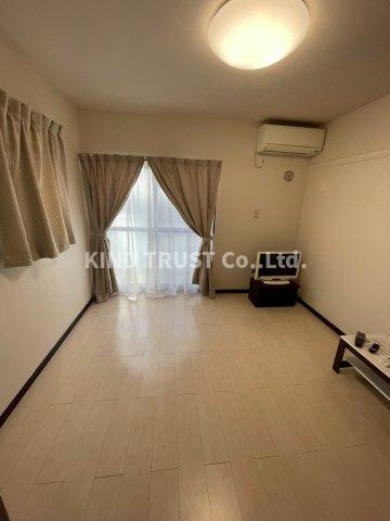 レオネクストアブリール天満の居間・リビング|使いやすい居間です