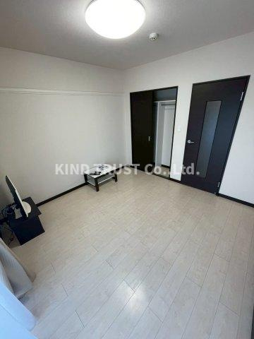 レオネクストアブリール天満の居間・リビング|こちらのリビングで趣味の時間をお楽しみください