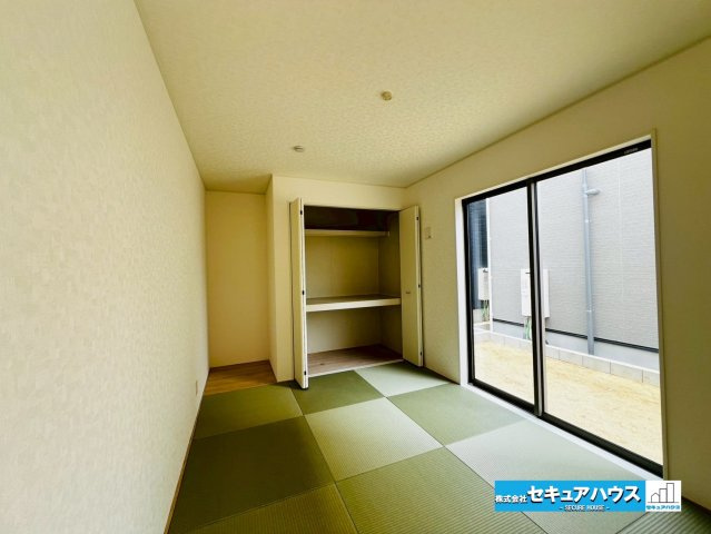 みよし市福田町屋敷浦　全7棟の和室|【洋風和室6.5帖】
◆1階の和室は将来階段の上り下りが不要なお部屋として役立ちます。
◆扉を開ければ開放感が増し、来客時には扉を閉めて利用できるため汎用性の高いお部屋です。　　　　　　　　　　　　　