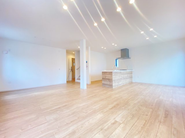 『八王子市新築戸建て』八王子市めじろ台3-25-3【仲介手数料無料】　１５期の居間・リビング|～仲介手数料無料☆八王子ひなた不動産～八王子市めじろ台　新築戸建て