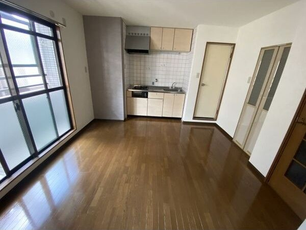 クィーンライフ巽の居間・リビング