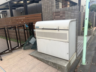 【その他共用部分】 | 敷地内ごみ置き場。