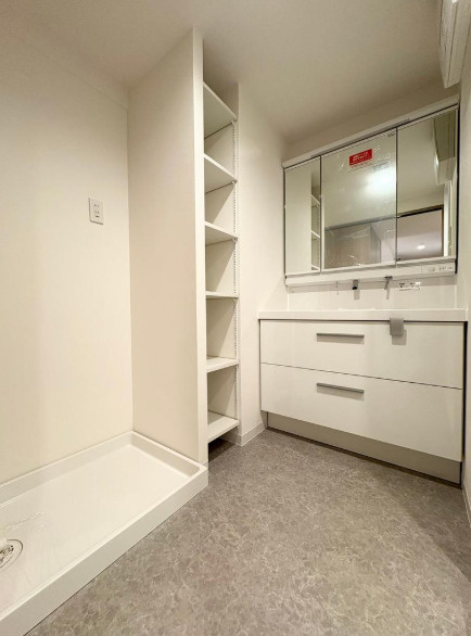 【中古マンション】ファーストタワー大津MARYの独立洗面台