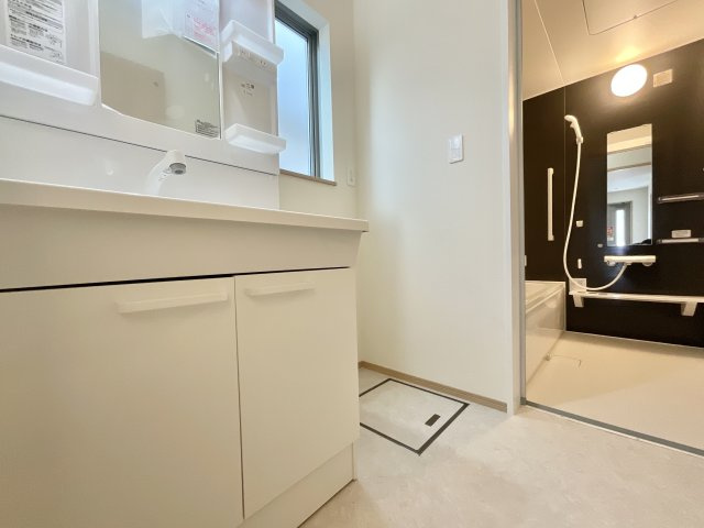 【洗面所】 | 千葉市稲毛区穴川２丁目全３棟【現地販売】 | 建築施工例