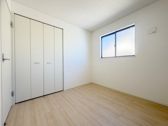 三郷市早稲田6丁目　新築戸建　全4棟　1号棟の洋室|クローゼットが付いた洋室4.5帖・子供部屋としていかがでしょう