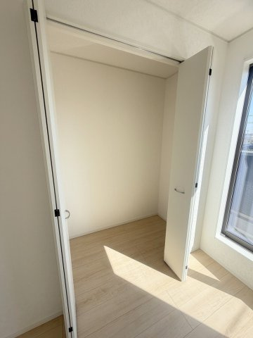 三郷市早稲田6丁目　新築戸建　全4棟　1号棟の収納|大切な衣類を収納できるクローゼット完備