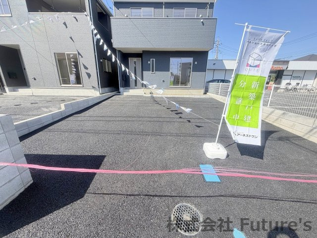 三郷市早稲田6丁目　新築戸建　全4棟　1号棟の駐車場|家族の車＋来客用にも便利な並列2台駐車